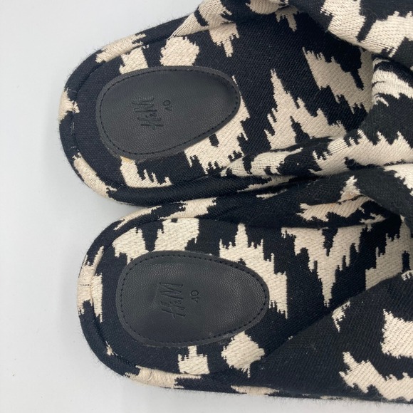 H&M Black White Ikat Pattern Platform Slide Sandals Size 40 (Fit US Size 9) - Picture 4 of 8